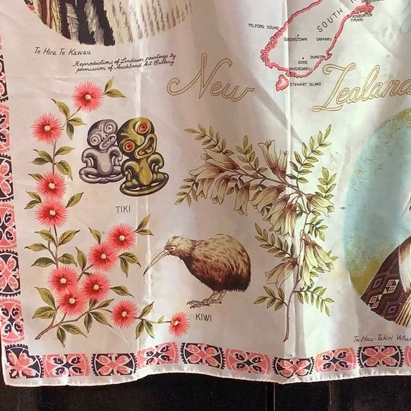 VTG New Zealand Map & Māori Scarf - Picture 5 of 6